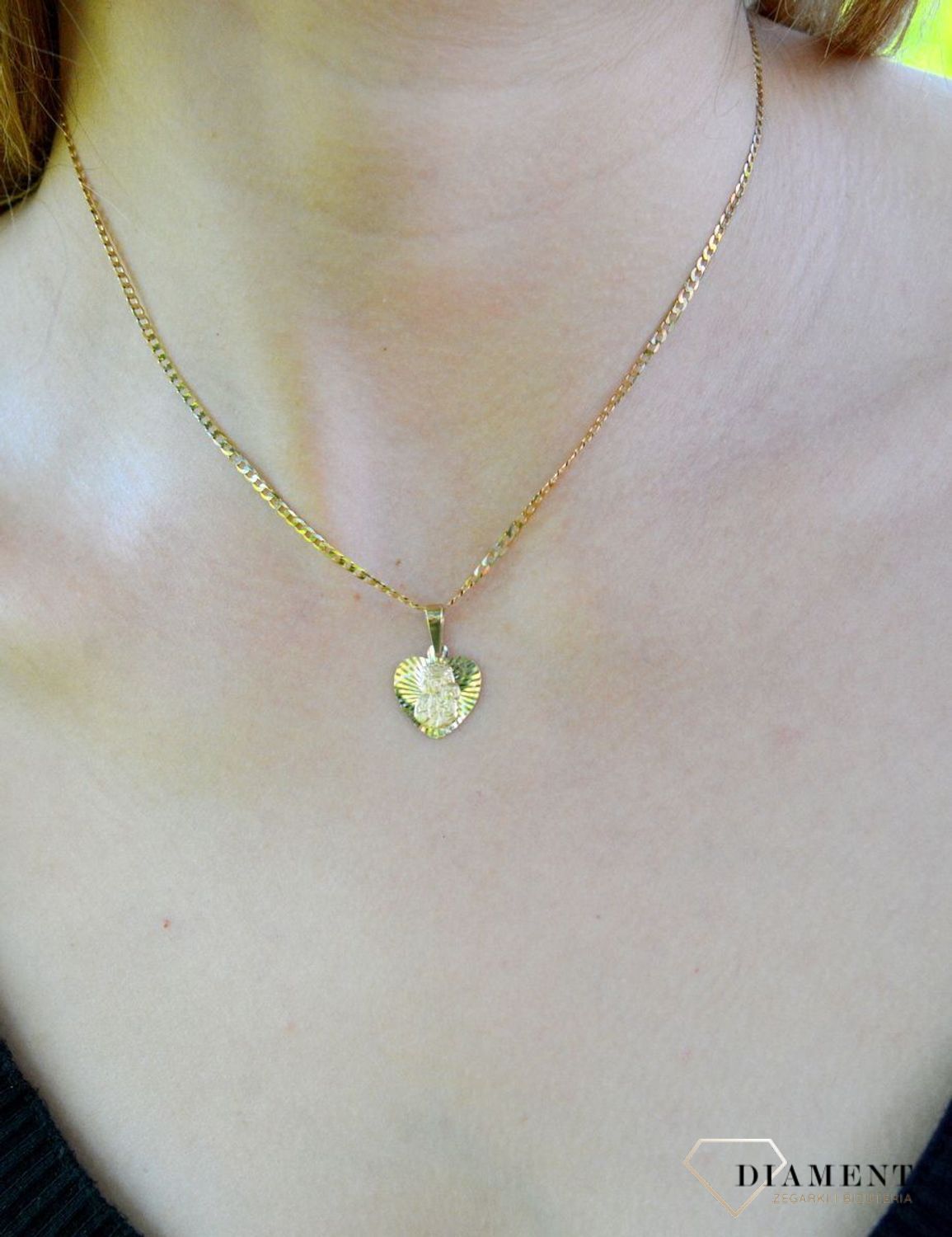 Złoty medalik serce 333 z Matką Boską Częstochowską ZA 7045A 333dff.jpg